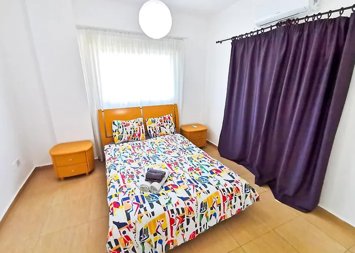 Off Course Seaview Lárnaca