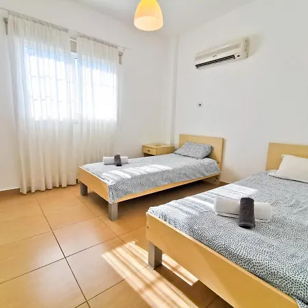 Apartment Off Course Seaview